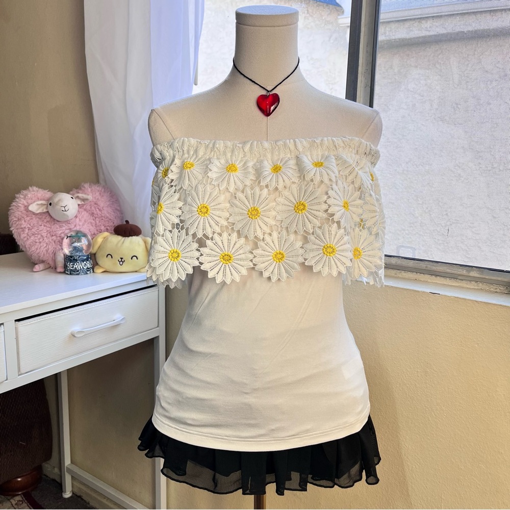 Boho embroidered daisy flower off the shoulder white & yellow top size XS